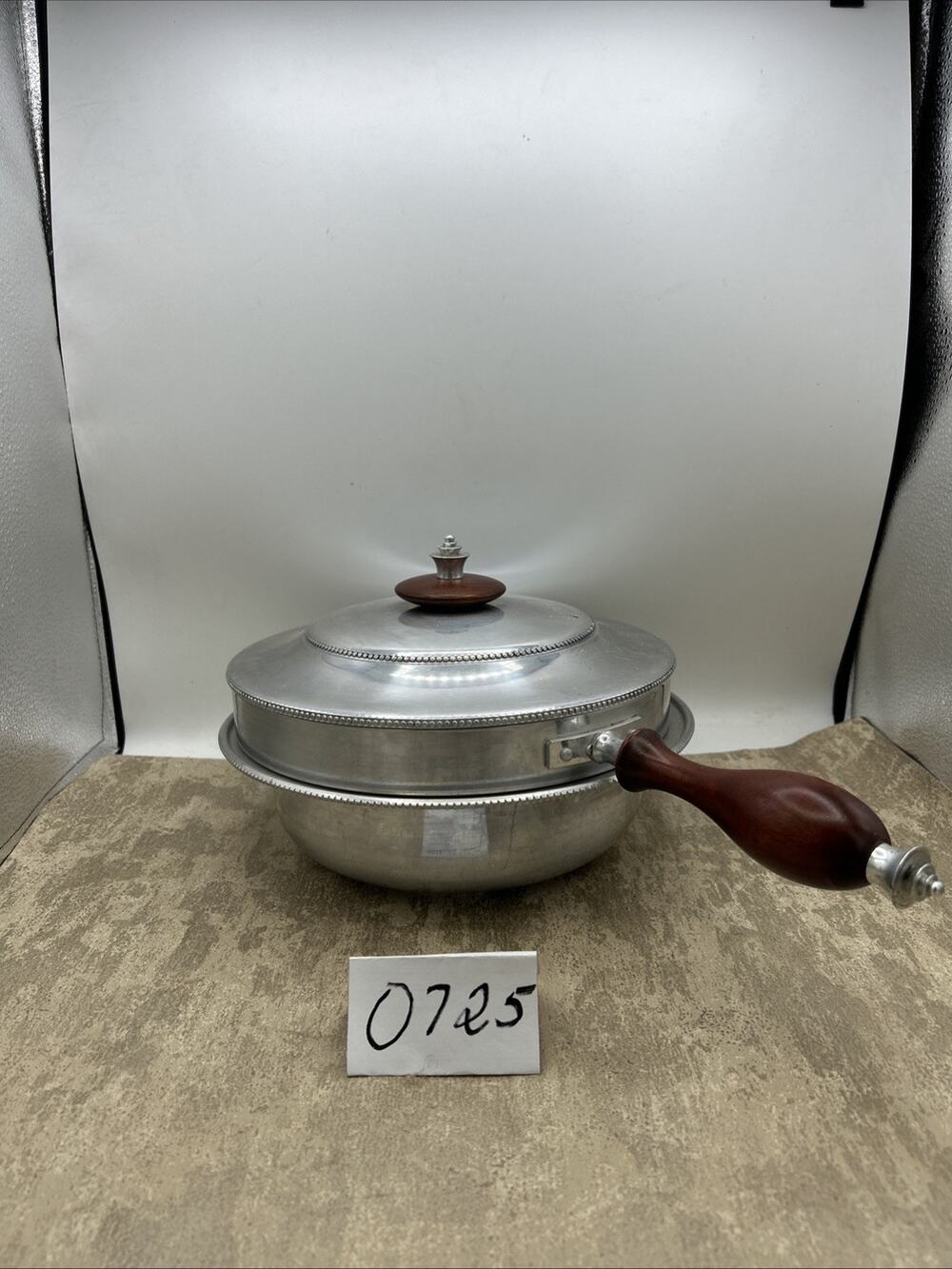VintageB.W Beunilum Aluminum Silver Hammered Chafing Pan, Wood Handle, 10"